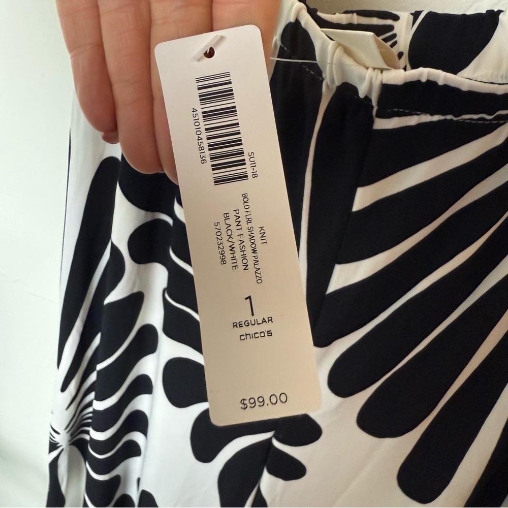 ✨ Chico’s Ultimate Fit Black & White Bold Floral Palazzo Pants – Size 1 (Large) - Picture 3 of 5